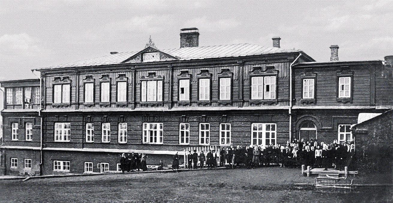 "Центральное здание Симбирской чцвашской школы. 1908."