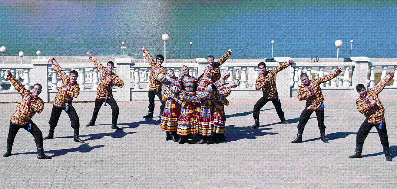 "Танцевальная группа Чувашского государственного академического ансамбля песни и танца. Фото 2011."