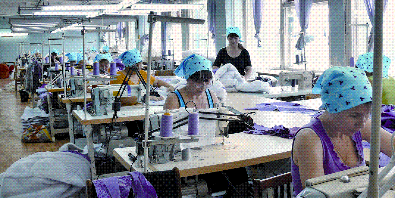 "Цех по производству верхней детской и подростковой одежды производственно-швейной компании «ОВАС». Фото 2011."